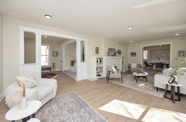 415 42nd Street, Des Moines, IA 50312
