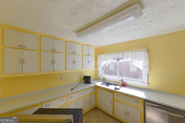 3049 Cloverhurst Drive, East Point, GA 30344