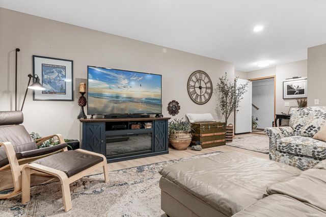 17990 Nixon Drive NW, Elk River, MN 55330