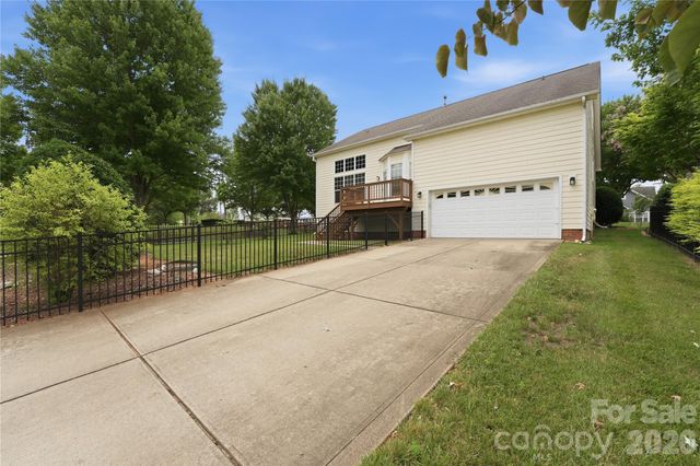 5918 Phyliss Lane, Charlotte, NC 28227
