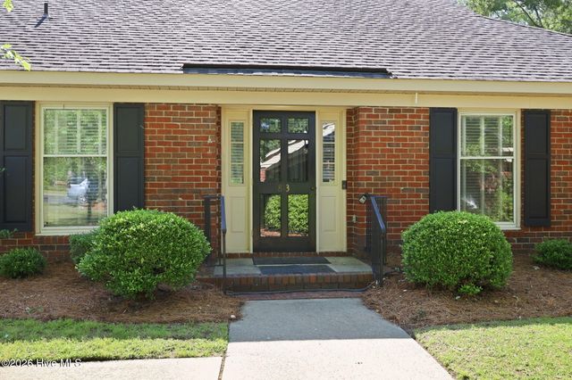 813 Greenbriar Road, Kinston, NC 28501