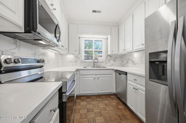 813 Greenbriar Road, Kinston, NC 28501