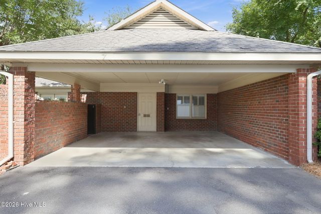 813 Greenbriar Road, Kinston, NC 28501