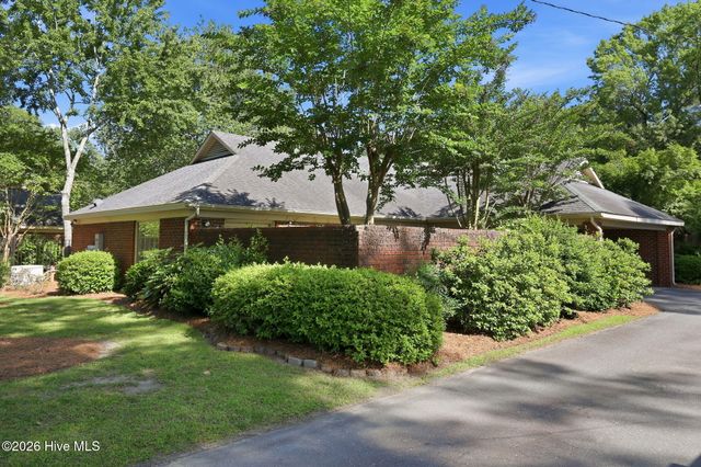813 Greenbriar Road, Kinston, NC 28501