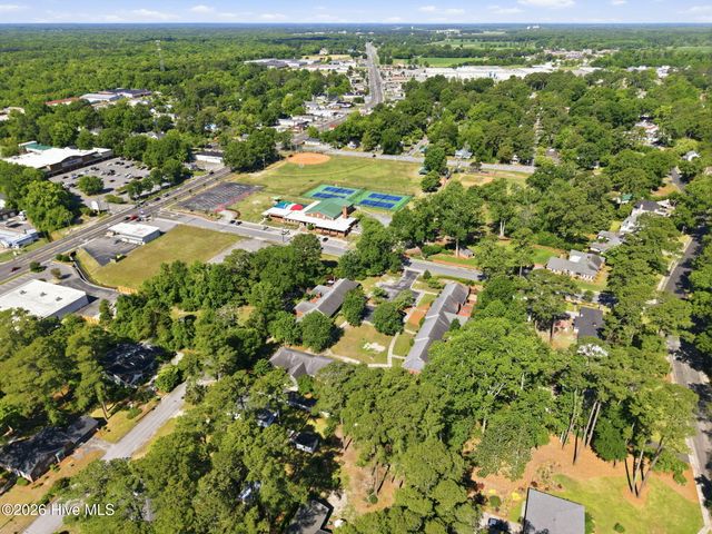 813 Greenbriar Road, Kinston, NC 28501