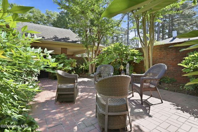 813 Greenbriar Road, Kinston, NC 28501