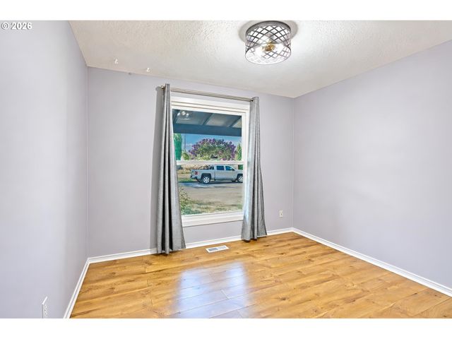 1175 Se 2ND St, Gresham, OR 97080