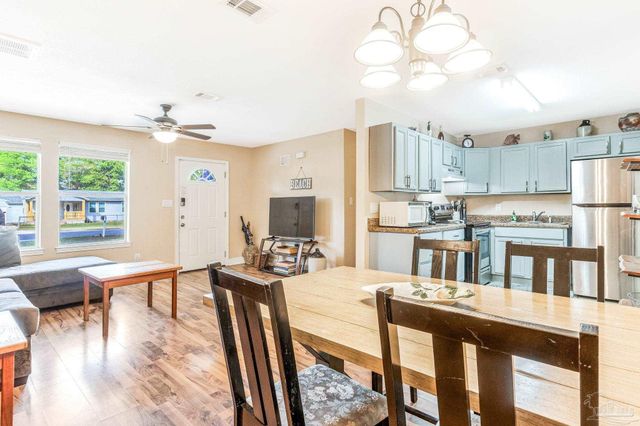 105 Rue Max St, Pensacola, FL 32507