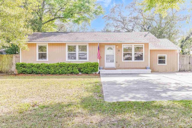 105 Rue Max St, Pensacola, FL 32507