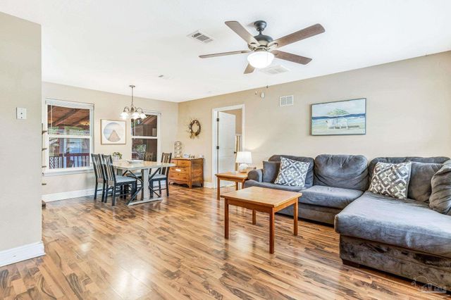 105 Rue Max St, Pensacola, FL 32507