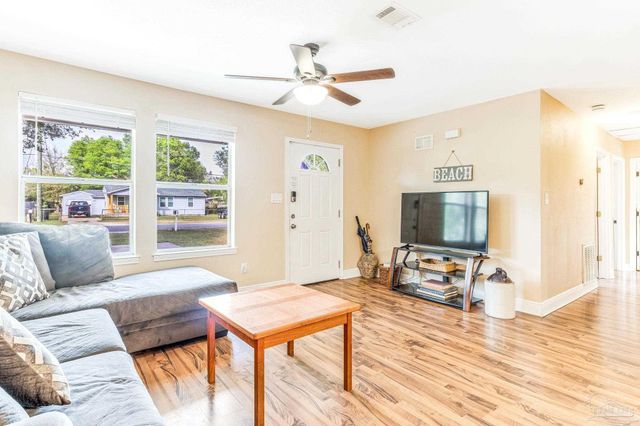 105 Rue Max St, Pensacola, FL 32507