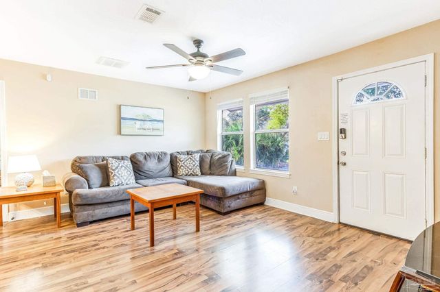 105 Rue Max St, Pensacola, FL 32507