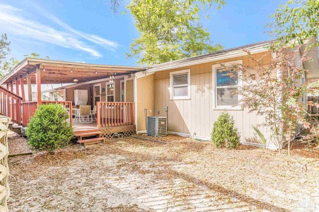 105 Rue Max St, Pensacola, FL 32507