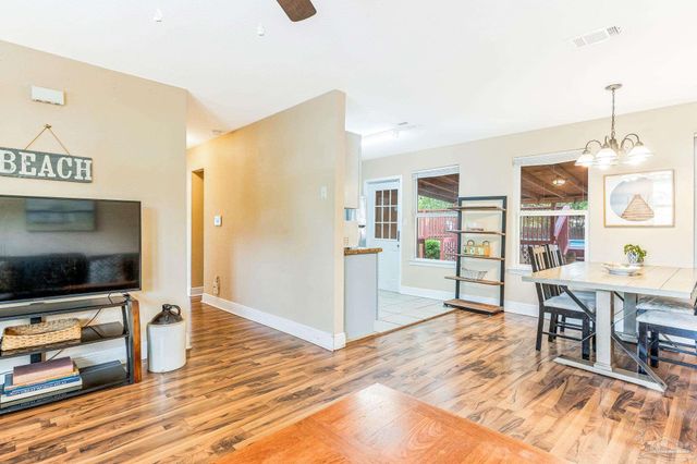 105 Rue Max St, Pensacola, FL 32507