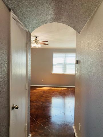 2304 Aldergate Drive, Arlington, TX 76012