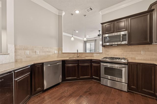 5708 Petty St B, Houston, TX 77008