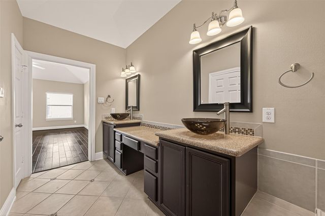 5708 Petty St B, Houston, TX 77008