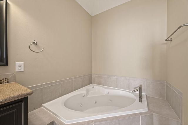 5708 Petty St B, Houston, TX 77008