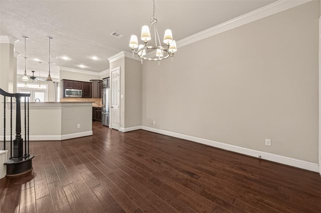 5708 Petty St B, Houston, TX 77008