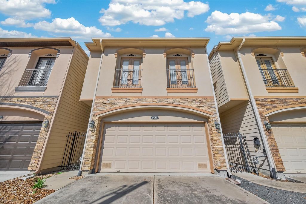 5708 Petty St B, Houston, TX 77008