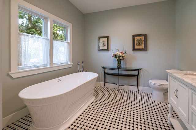 3100 Trails End Lane, Brenham, TX 77833