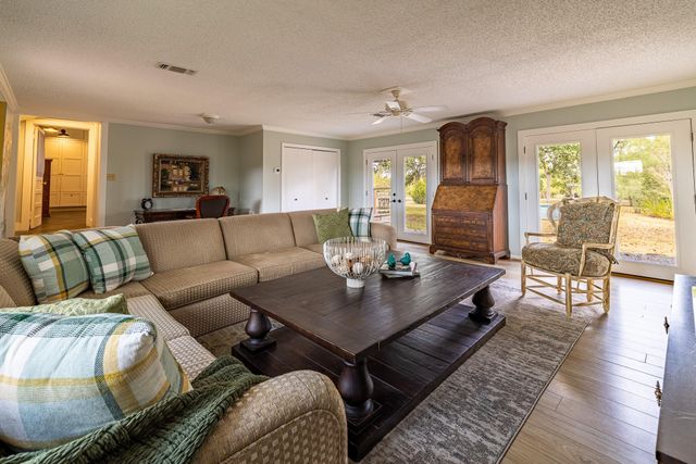 3100 Trails End Lane, Brenham, TX 77833