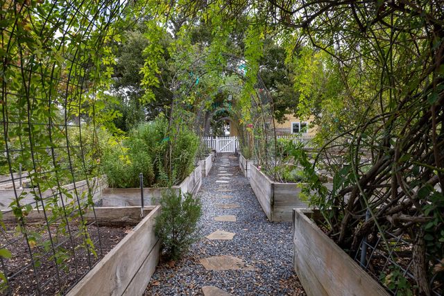 3100 Trails End Lane, Brenham, TX 77833