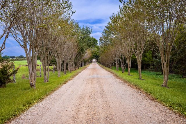 3100 Trails End Lane, Brenham, TX 77833