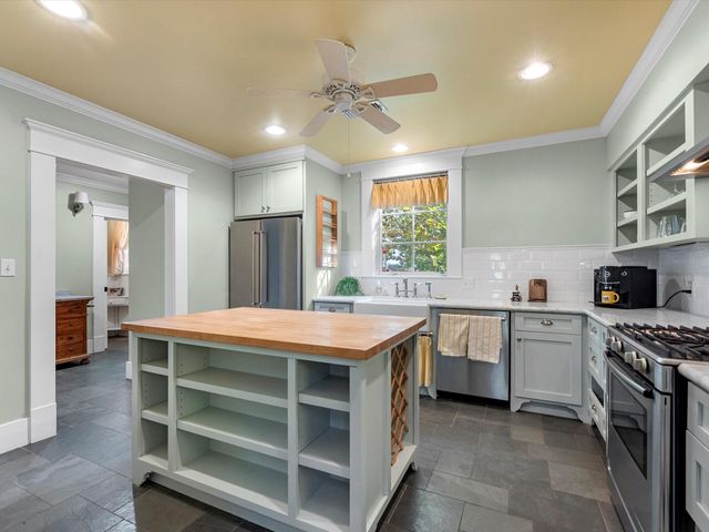 3100 Trails End Lane, Brenham, TX 77833