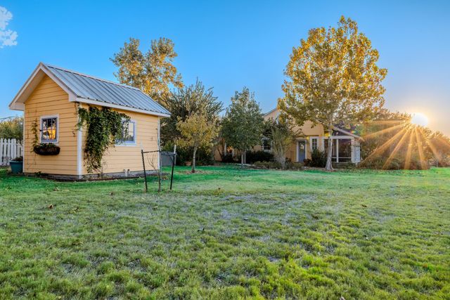 3100 Trails End Lane, Brenham, TX 77833