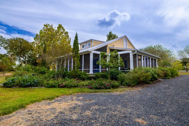 3100 Trails End Lane, Brenham, TX 77833