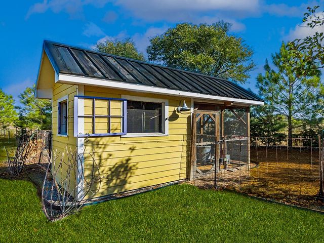 3100 Trails End Lane, Brenham, TX 77833