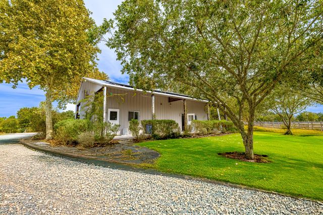 3100 Trails End Lane, Brenham, TX 77833