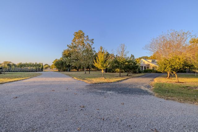 3100 Trails End Lane, Brenham, TX 77833