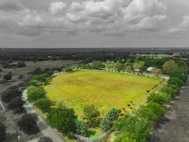 3100 Trails End Lane, Brenham, TX 77833