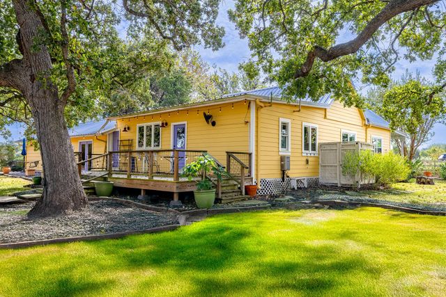 3100 Trails End Lane, Brenham, TX 77833