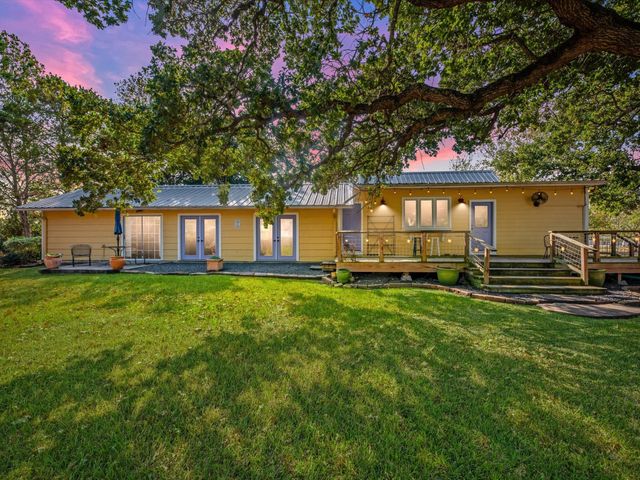 3100 Trails End Lane, Brenham, TX 77833