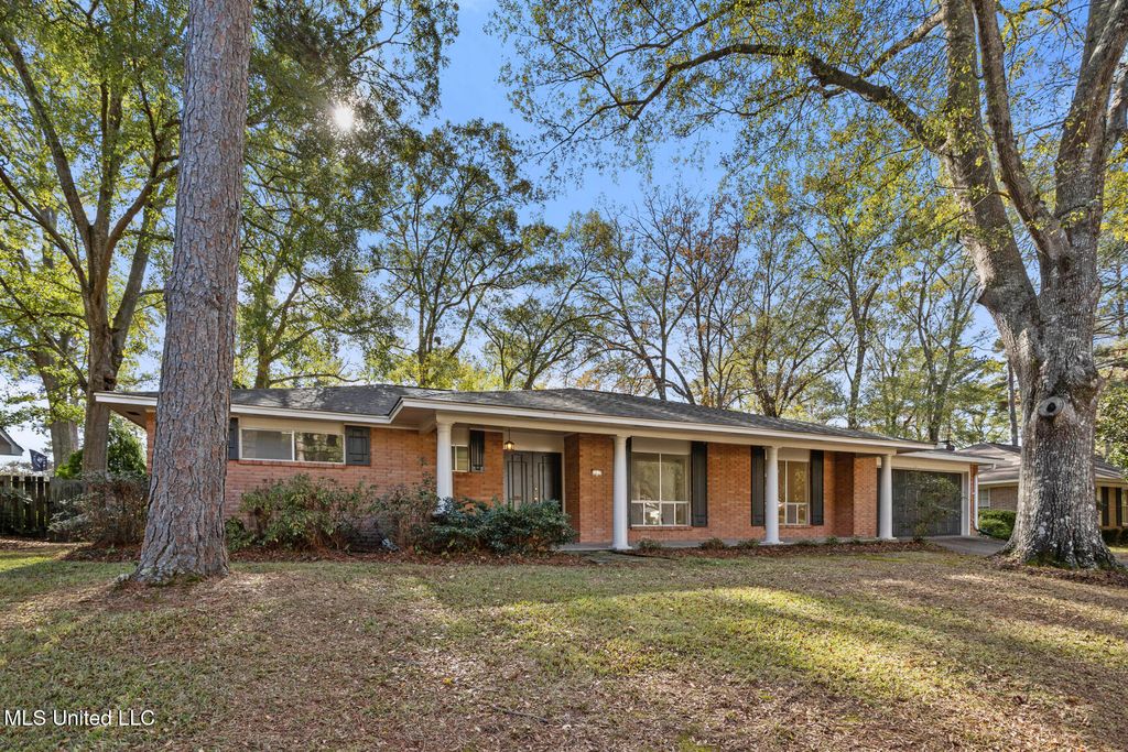 5347 Reddoch Drive, Jackson, MS 39211