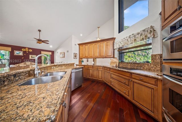 4961 NW 102nd Dr, Coral Springs, FL 33076