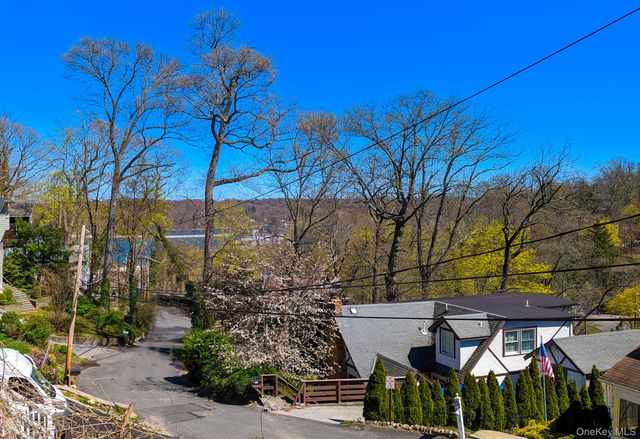 13 Woodland Lane, Huntington, NY 11743