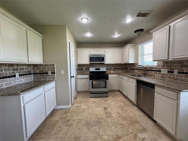3505 Stonegate Circle, Pearland, TX 77584