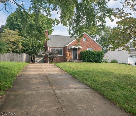 1209 Spangler Road NE, Canton, OH 44714