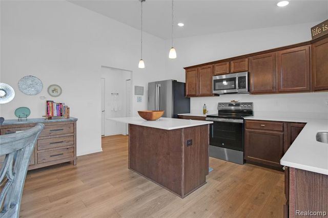 2824 Somerset Street, Lapeer, MI 48446