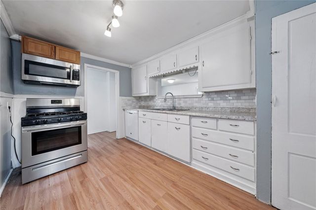 25 Chapel St, Almond, NY 14804