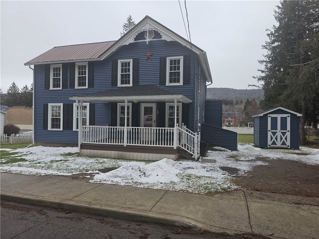 25 Chapel St, Almond, NY 14804