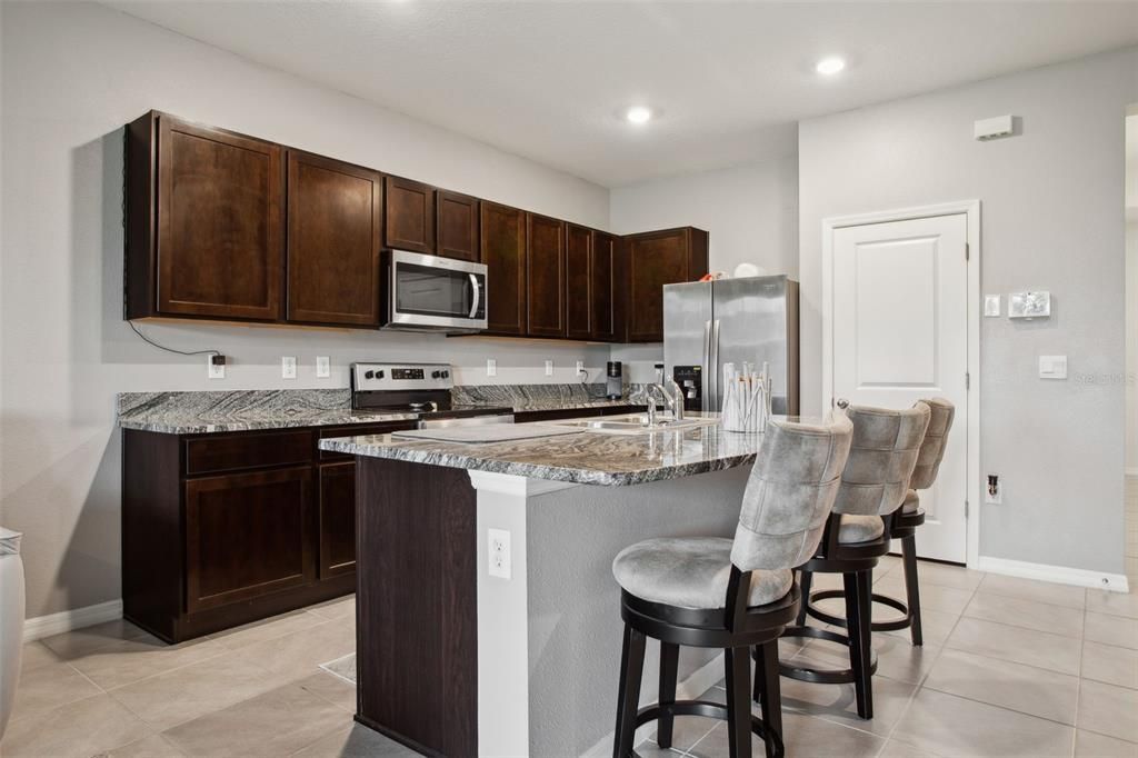 Image 8 of property listing at 33083 FROSTED CLOVER WAY, Wesley Chapel, FL 33545