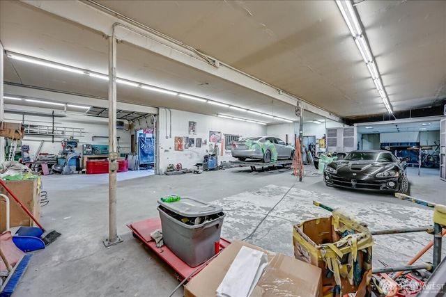 13720 Aurora Avenue N, Seattle, WA 98133