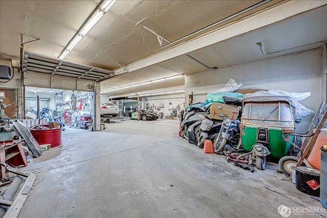 13720 Aurora Avenue N, Seattle, WA 98133