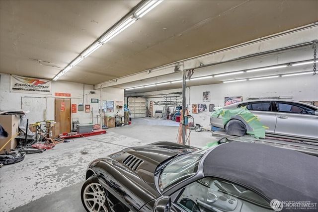 13720 Aurora Avenue N, Seattle, WA 98133