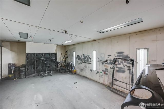 13720 Aurora Avenue N, Seattle, WA 98133